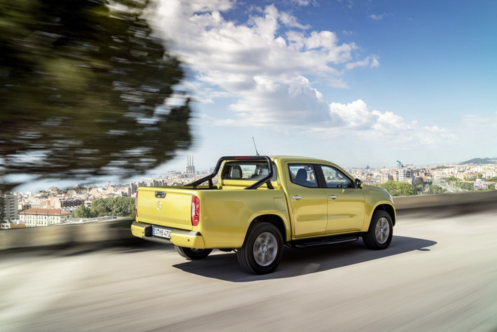 3 phiên bản gồm; X-Class Pure chuyên dụng cho công việc, thích hợp cho nông dân và chủ đất. Phiên bản X-Class Progressive dành cho thương mại, thích hợp cho chủ doanh nghiệp và thầu xây dựng. Phiên bản cuối cùng là X-Class Power bắt mắt và hầm hố hơn dành cho những người mê off-road thích du lịch và phiêu lưu các cung đường mới.
