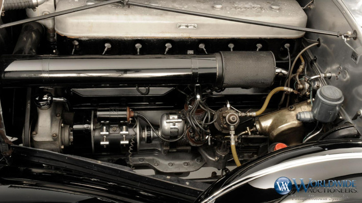 Chiếc xe cổ Mercedes-Benz 770K được trang bị động cơ inline 8 dung tích 7.7 L cho công suất 230 mã lực. Đi cùng với nó là hộp số sàn 5 cấp. Dù ra đời rất lâu cách đây đến 80 năm nhưng đến nay tất cả các chi tiết trên xe đều được phục chế nguyên vẹn và vẫn đẹp mắt.