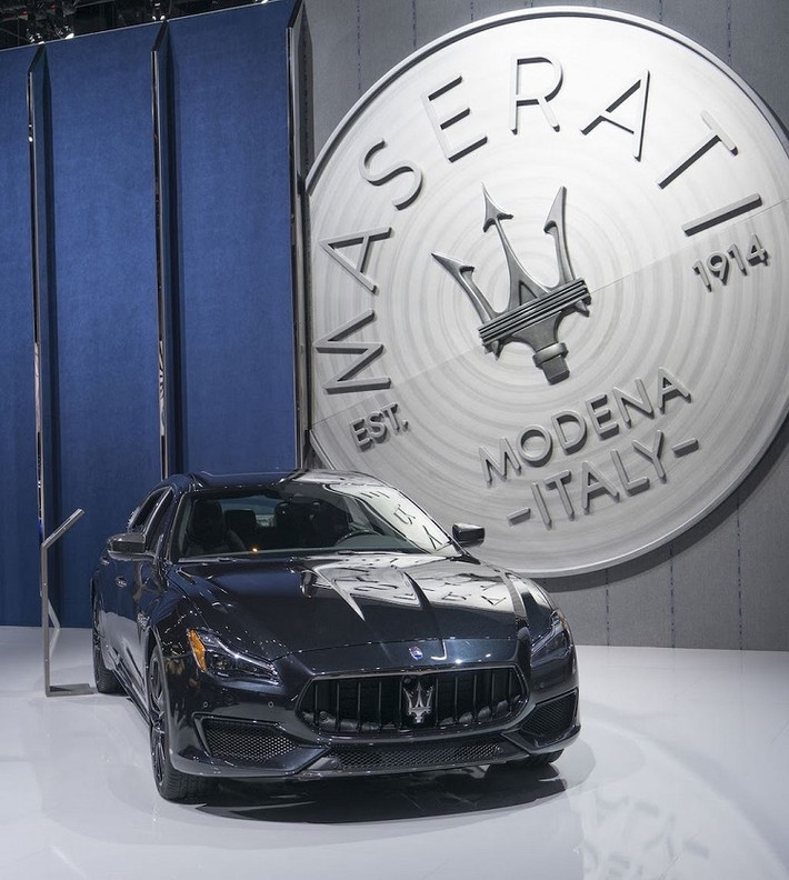 Nối tiếp phiên bản Maserati Ghibli Nerissimo 2018 đã xuất hiện tại triển lãm New York hồi tháng 4, cả phiên bản Levante lẫn Quattroporte Nerissimo đều sở hữu ngoại thất màu đen hoàn toàn.