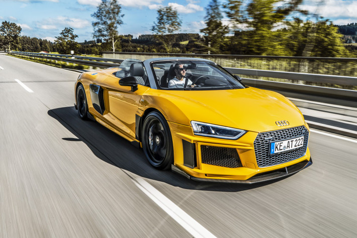 Hãng độ xe danh tiếng ABT, Đức đã thực hiện gói độ mới cho hai chiếc siêu xe Audi R8 Spyder thế hệ hiện tại với tên gọi “Street" và "Race”.