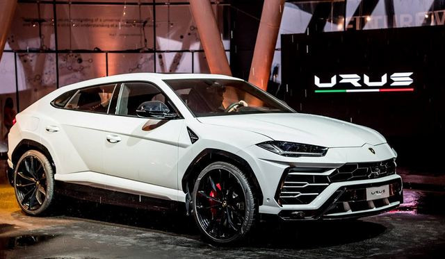 Nhiều dự đoán, mẫu siêu xe Lamborghini Urus sẽ chính thức về Việt Nam trong khoảng nửa đầu năm 2018. Để tạo điều kiện thuận lợi cho các đại gia Việt có thể đưa ra lựa chọn mới cho mình, Lamborghini Hà Nội, đơn vị nhập khẩu xe chính hãng, đã bật mí về quy trình lên cấu hình một chiếc Urus trước khi mẫu xe đang hot này về Việt Nam.