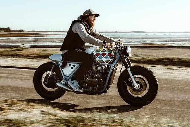 Bản độ hoàn thành được ví như một tuyệt tác mang phong cách cafe bobber.