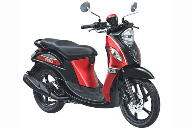 Fino 125 được trang bị lốp không săm với kích cỡ 80/80-14M/C 43P ở phía trước, và 100/70-14M/C 51P ở phía sau, kích cỡ bánh xe 14-inch. Loại lốp này sẽ cho thấy tính năng ưu việt hơn lốp thường với trọng lượng nhe, đặc biệt trong trường hợp bị thủng, lốp xe không bị mất khí nhanh ngay cả khi di chuyển.