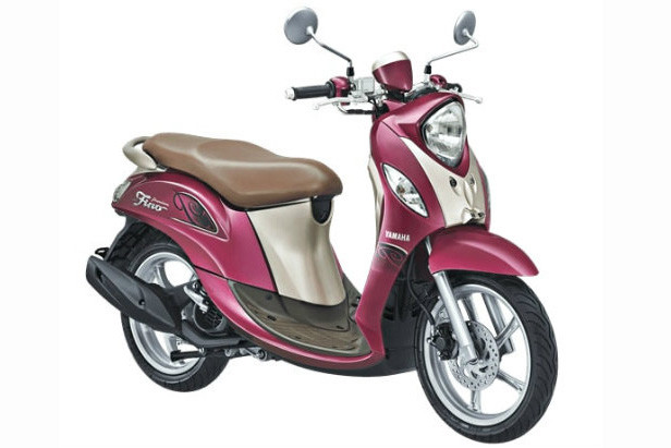 Fino 125 có ba phiên bản là Grande, Sporty và Premium cùng mức giá bán cho 3 phiên bản tại thị trường Indonesia lần lượt là 18,5 triệu IDR (31,13 triệu VNĐ) và 17,3 triệu IDR (29,16 triệu VNĐ)cho 2 phiên bản Sporty và Premium tại thị trường Indonesia. Phiên bản Grande của xe có đèn pha LED, còn hai phiên bản khác mang đèn pha halogen.
