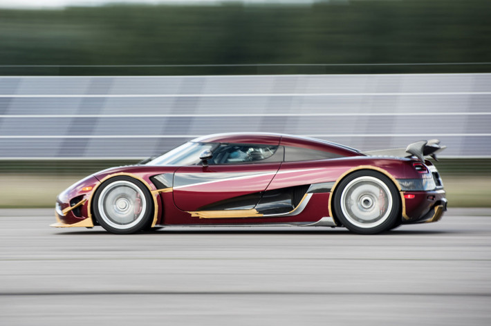 Vừa qua, hãng xe Thụy Điển Koenigsegg đã cho đăng tải một video ghi lại hình ảnh của chiếc siêu xe Agera RS chạy tốc độ 0-400km/h-0 chỉ trong 36,44 giây trên quãng đường 2.441 m. Với thành tích tốt này, Agera RS đã đánh bại kỉ lục trước đó của Bugatti Chiron.