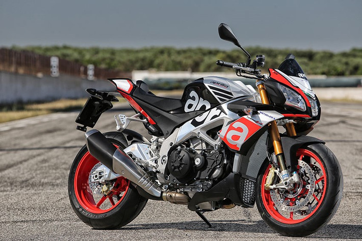 Naked-bike phân khối lớn tốt nhất được bình chọn cho mẫu xe môtô Aprilia Tuono 1100 Factory. Cùng với 1100 RR , 1100 Factory là phiên bản naked/streetfighter của mẫu superbike đỉnh cao RSV1000R.