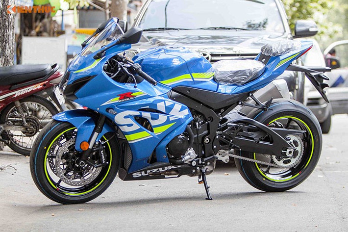 Mẫu Suzuki GSX-R1000R thế hệ mới là chiếc Sportbike tốt nhất. Đây là phiên bản hiệu suất cao của dòng mô tô phân khối lớn đầu bảng GSX-R1000.