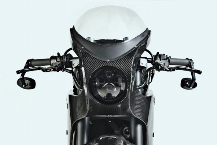 Tay độ xe có tên Ram Ram tới từ xưởng White Collar Bike nổi tiếng Indonesia đã tìm cách độ lại kiểu dáng chiếc xe thay vì vẻ bề ngoài nguyên bản không gây được ấn tượng của chiếc xe.