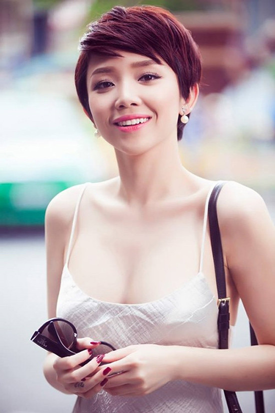 Tóc Tiên xinh đẹp, cá tính với mái tóc ngắn “thương hiệu”. Ảnh: kenhphunu.
