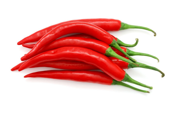Lý do là trong quả ớt cho chứa nhiều hóa chất capsaicin - hóa chất có tác dụng giảm đau rất tốt. Ảnh: hasukofoods.