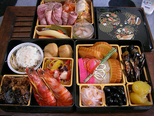 Osechi không phải là một món ăn nổi tiếng trong văn hóa ẩm thực Nhật Bản mà là một bữa ăn để bắt đầu một năm mới. Ảnh: monnhatban.