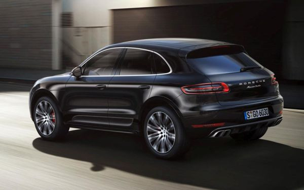 5. Porsche Macan Turbo: Khả năng tăng tốc tương tự như dòng xe GLA45 của Mercedes Benz nhưng chiếc SUV này của Porsche có vận tốc tối đa lên tới 261 km/h.