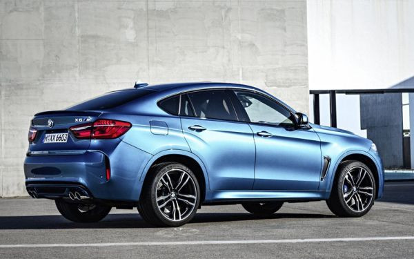 2. BMW X6 M: Như chiếc BMW X5 M, chiếc SUV này có thể tăng tốc lên 100 km/h trong 4,2 giây và có vận tốc cực đại 249 km/h.