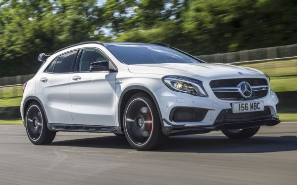 6. Mercedes-Benz GLA45 AMG: Chiếc xe này cũng như chiếc ML63 của Mercedes Benz, cùng có vận tốc cực đại là 249 km/h và cần 4,8 giây để tăng tốc lên 100 km/h.