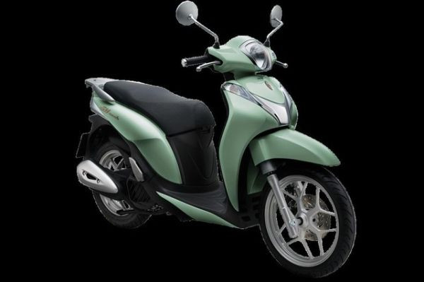 SH Mode, ra mắt tháng 5/2013, cũng là mẫu xe ga được ưa chuộng với dung tích bình xăng đạt 5,5 lít, cốp đựng đồ rộng, hệ thống định vị xe bằng đèn và còi báo cùng thiết kế thanh lịch.