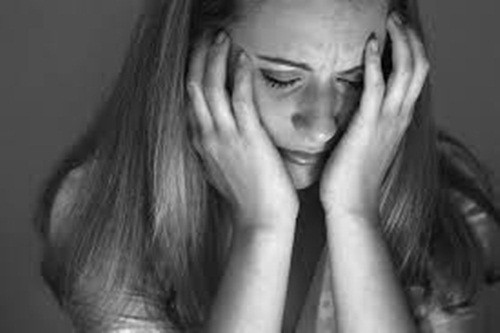 Trầm cảm hay mệt mỏi mãn tính. Thiếu năng lượng có thể bị gây ra đơn giản là thiếu nước. Não cần nước để cung cấp năng lượng cho cơ thể hoạt động, nếu thiếu loại thức ăn này thì nó sẽ hoạt động một cách không chính xác.