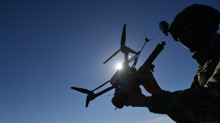 Trong năm 2024, dự kiến Nga sẽ tung một loạt UAV mới đến khu vực chiến sự ở Ukraine để thử nghiệm. Trong đó gồm máy bay không người lái tấn công Lastochka (Swallow), UAV góc nhìn thứ nhất (FPV) Rusak và UAV chuyên vận chuyển máy bay không người lái cảm tử Zhuravl (Crane). Ảnh: RT.