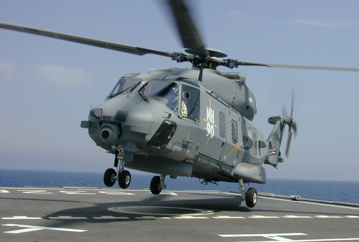 NH-90 là trực thăng đầu tiên được trang bị hệ thống điều khiển bay bằng dây dẫn, đem lại khả năng hoạt động tốt trong nhiều điều kiện khác nhau, giảm khối lượng công việc cho phi công. Ảnh: Defenceindustrydaily.