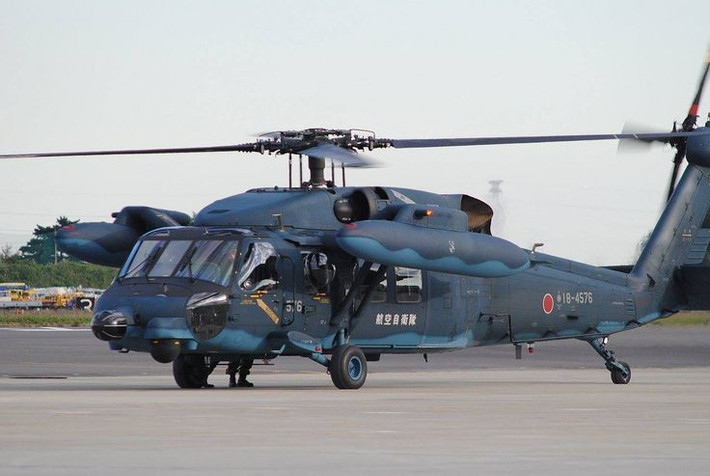 Ứng viên tiếp theo là Mitsubishi H-60, đây là phiên bản S-70 Sikorsky sản xuất theo giấy phép tại Nhật Bản. Về cơ bản H-60 khá giống với SH-60B Seahawk nhưng sử dụng hệ thống điện tử của Nhật Bản. Ảnh: Avia.