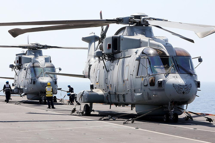 AW101 có thể cấu hình cho nhiệm vụ chống ngầm, trinh sát, tuần tra hàng hải. Nó có thể mang theo 4 ngư lôi Sting Ray hoặc mìn sâu cho nhiệm vụ chống ngầm. Ảnh: Airpower.