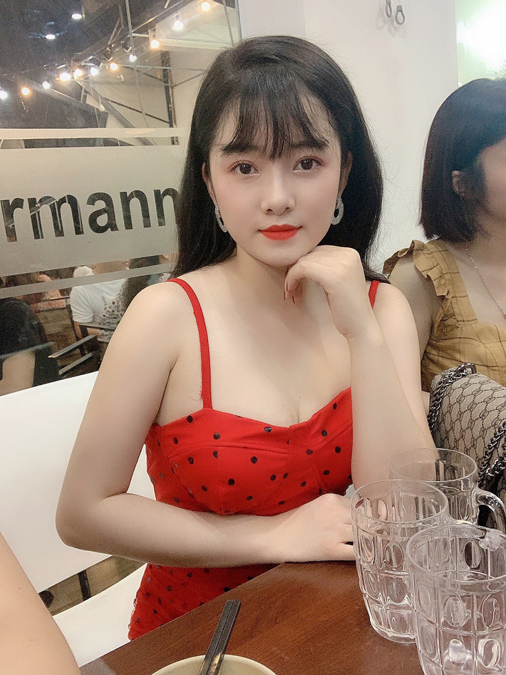 Quá trình điều tra ban đầu, các đối tượng mua bán dâm khai nhận, Nguyễn Thị Lê là lễ tân của nhà nghỉ Hồng Quyết 2 đã có hành vi môi giới mại dâm cho Trần Văn D. và Nguyễn Văn H..