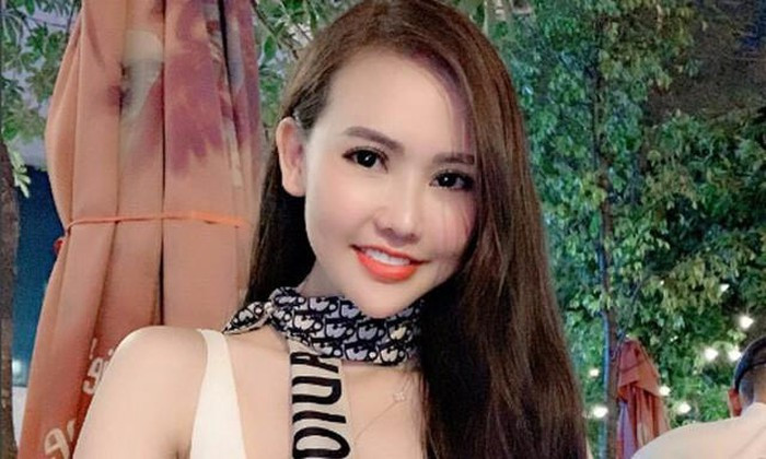 Má mì này chỉ nhận "đặt" qua điện thoại và không bao giờ gặp khách mua dâm. Cúc đưa ra giá 7-10 triệu đồng một lượt nếu phục vụ tại Hà Nội; giá đi khách ở tỉnh là 20 triệu đồng. Nếu khách có nhu cầu cần đi tour, Cúc thỏa thuận giá từ 3.000 USD đến 5.000 USD (trong vòng 3-5 ngày). Mọi chi phí đi lại của gái bán dâm, khách phải trả tiền thêm.