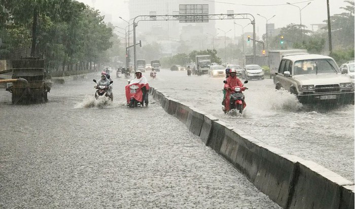 Ông Nguyễn Vĩnh Ninh, Phó giám đốc Ban Quản lý đầu tư xây dựng các công trình giao thông cho biết, mục tiêu của dự án là vừa chống ngập cho đường Nguyễn Hữu Cảnh, vừa chỉnh trang đô thị cho tuyến đường.