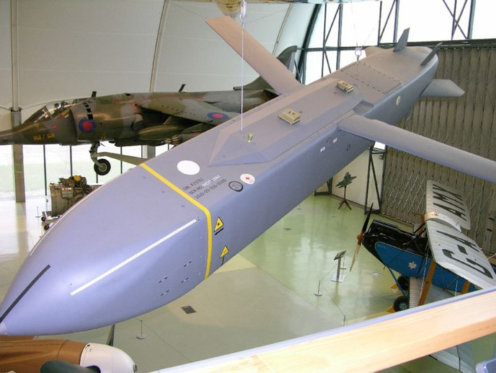 Tên lửa hành trình Storm Shadow (của Pháp gọi là SCALP-EG) được Anh và Pháp viện trợ cho Ukraine. Đây là loại tên lửa hành trình tấn công mặt đất tầm xa, được phóng từ trên không, để tấn công chính xác vào các mục tiêu được phòng thủ tốt.