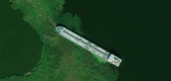 Tàu chở hàng Pogodin bị Nga thu giữ của Ukraine ở Kherson và được giao cho Quân đội Nga sử dụng tại Kimbur Spit, gần cửa sông Dnieper; nó đóng vai trò là trạm chỉ huy giám sát và chuyển tiếp, đồng thời là nơi Nga phóng UAV tự sát lảng vảng Lancet, để tấn công các mục tiêu sâu trong lãnh thổ Ukraine.
