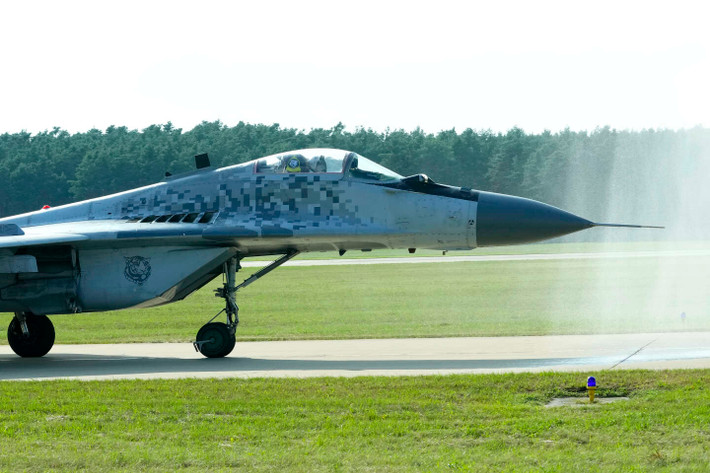 Theo tình báo Nga cho biết, một số máy bay chiến đấu MiG-29 của Ukraine đã được nâng cấp để phóng bom dẫn đường chính xác của Pháp và Mỹ. Đồng thời, tiêm kích MiG-29 còn có thể phóng cả tên lửa chống radar AGM-88 của Mỹ.