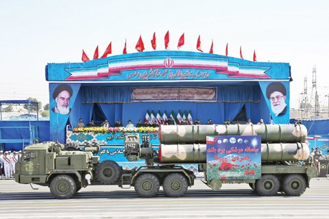 Truyền thông Iran đã dẫn nguồn từ lãnh đạo Tehran và hai quan chức, bao gồm một thành viên của Lực lượng Vệ binh Cách mạng Iran, xác nhận, các đợt “giao hàng” giữa Nga và Iran đang được tiến hành. Theo các nguồn tin của Iran, “hàng được giao” có khả năng là hệ thống tên lửa phòng không S-400 của Nga. Tuy nhiên nguồn tin chưa được kiểm chứng độc lập.