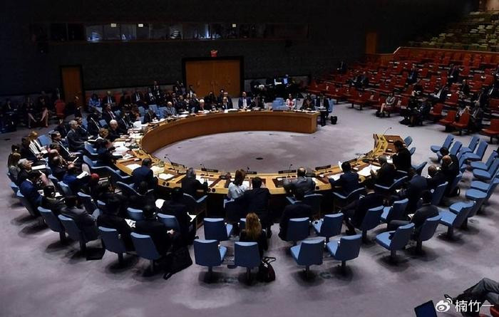 Người ta cho rằng việc Ukraine gia nhập NATO hiện nay là không phù hợp, nhưng một số nước ở châu Âu và Mỹ vẫn đang thực hiện một loạt biện pháp hỗ trợ để đảm bảo hiệu quả chiến đấu của Quân đội Ukraine và hy vọng sẽ áp đặt thêm nhiều hạn chế đối với Nga. Những hạn chế này không được Nga chấp nhận và cả hai bên sẽ khó đàm phán.