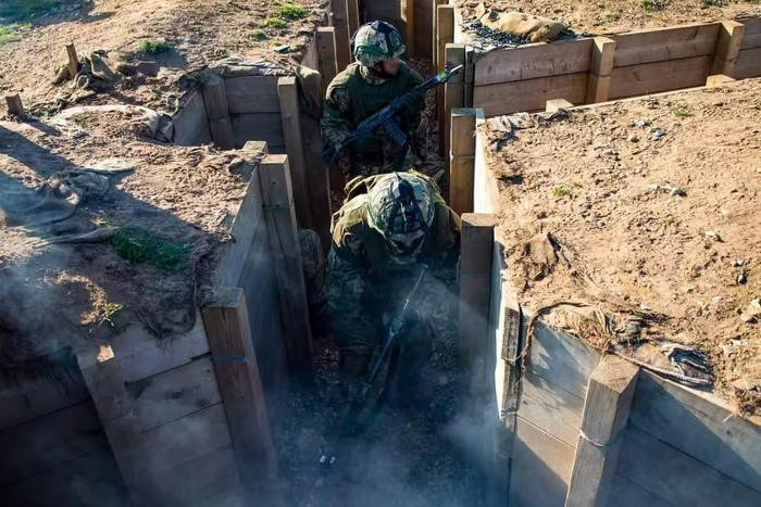Trên thực tế, Quân đội Ukraine không còn khả năng tiến hành các cuộc phản công trực diện quy mô lớn và không có xe bọc thép và pháo binh hỗ trợ cho các cuộc tấn công tổng lực, như các trận quyết chiến chiến lược, để có thể làm xoay chuyển tình thế chiến trường.