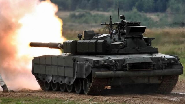Trong khi đó trang web Bulgarian Military cho biết, Quân đội Ukraine ở chiến trường Donetsk đã bị cầm chân bởi xe tăng T-80BVM của Nga. Thông tin cập nhật gần đây từ Bộ Quốc phòng Nga cho biết, xe tăng T-80BVM của Nga đã ngăn chặn được cuộc tiến công của Quân đội Ukraine ở nam Donetsk.