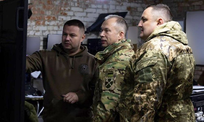 Mặc dù Quân đội Ukraine đã tập trung toàn bộ lực lượng vào khu vực, để ngăn chặn bước tiến của quân Nga và chính bản thân Tướng Syrsky cũng đã đến tiền tuyến Kharkov, để trực tiếp đốc chiến, nhưng Quân đội Nga vẫn tiến gần như đến trung tâm quận phía đông Kupyansk.