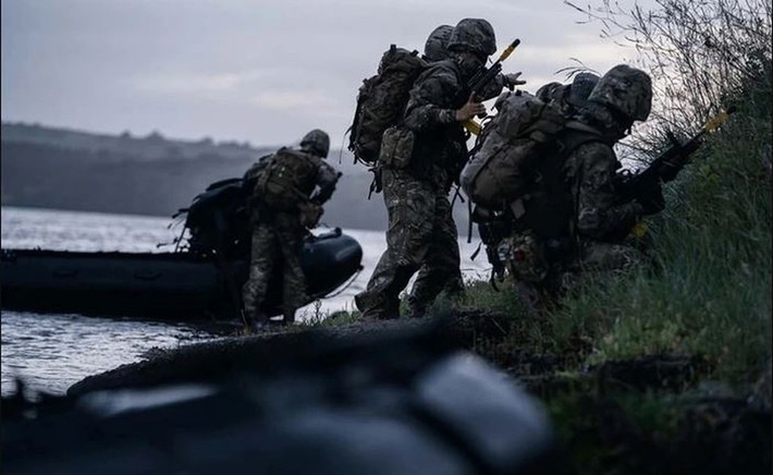 Hãng tin Mỹ CNN cho biết, trong toàn bộ chiến dịch vượt sông của Quân đội Ukraine, Quân đội Ukraine đã tung liên tiếp 4 lữ đoàn Thủy quân lục chiến vào chiến dịch đổ bộ. Quân đội Ukraine cũng điều Lữ đoàn thủy quân lục chiến số 37 và lực lượng đặc biệt được phương Tây huấn luyện tham gia chiến đấu vượt sông.