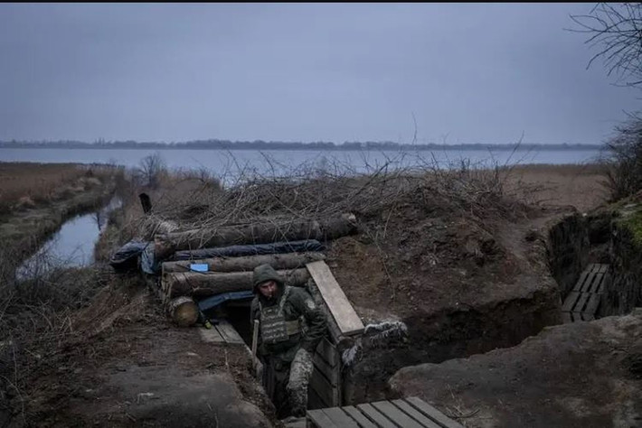 Quân Ukraine đã thành công khi chiếm được một số bãi bồi ven sông làm chỗ đứng chân, nhưng không thể tổ chức vượt sông quy mô lớn. Những đội quân Ukraine này bị mắc kẹt trong các hòn đảo nhỏ ven sông và trở thành "những con cừu non bị tàn sát" bằng các đòn tấn công tổng hợp của Quân đội Nga.