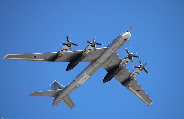 Những chiếc máy bay ném bom chiến lược Tu-95 được ví là “pháo đài bay” của Nga hiện đang sử dụng, đều là phiên bản Tu-95MSM Bear-H, đã được hiện đại hóa, có 4 động cơ tua-bin cánh quạt. Chúng hiện không còn chức năng ném bom rải thảm, mà đã được cải tạo thành phương tiện phóng tên lửa hành trình, như tên lửa Kh-101/102, với tầm bắn từ 1.000 đến 5.000 km.