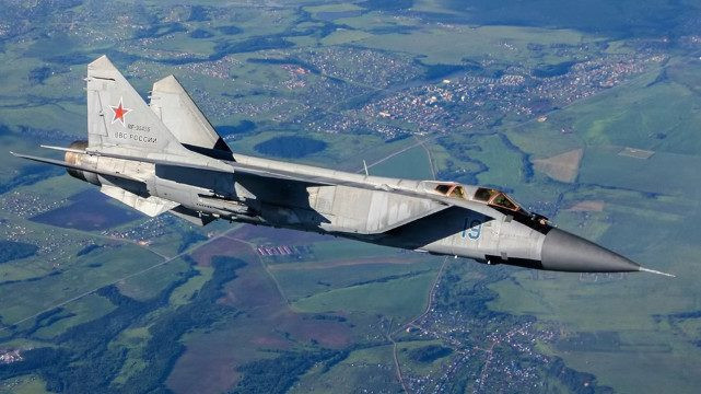 Đại diện Lực lượng Không quân Ukraine xác nhận, nhiều khu vực lãnh thổ Ukraine đang bị tấn công bởi tên lửa siêu thanh Kinzhal. Trong khi đó, khoảng 40-45 phút sau những tin nhắn báo động đợt đầu, đợt báo động tiếp theo lại được ban bố trên toàn lãnh thổ Ukraine do máy bay MiG-31K lại cất cánh.