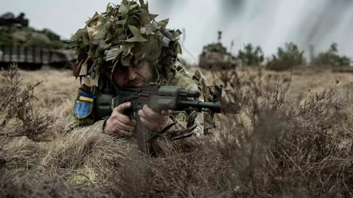 Theo một số binh lính Ukraine, việc tăng cường cho khu vực này của Quân đội Ukraine sẽ chỉ làm tăng thêm thương vong và hoàn toàn không có ý nghĩa quân sự. Có thể thấy, tinh thần của Quân đội Ukraine ở một số mặt trận đã suy sụp nhanh hơn tuyến phòng thủ mặt đất.