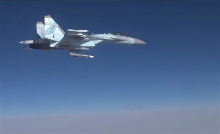 Và thực tế là cho đến ngày nay, theo lực lượng Không quân Ukraine cho biết, cặp đôi “song sát” Su-35/R-37M là mối đe dọa lớn nhất đối với máy bay chiến đấu của họ hoạt động gần đường chiến tuyến, kể cả khi họ bay ở độ cao thấp và tốc độ cao.