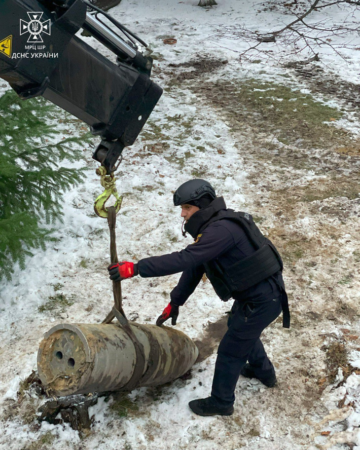 Vào ngày 2/1/2023, Ukraine tuyên bố đã đánh chặn tất cả 10 tên lửa siêu thanh Kinzhal do Nga phóng vào nước này. Chưa hết, vào ngày 5/1, lại có một loạt tuyên bố mới liên quan đến việc các chuyên gia Ukraine thu hồi được đầu đạn Kinzhal bị bắn rơi, nhưng chưa nổ.