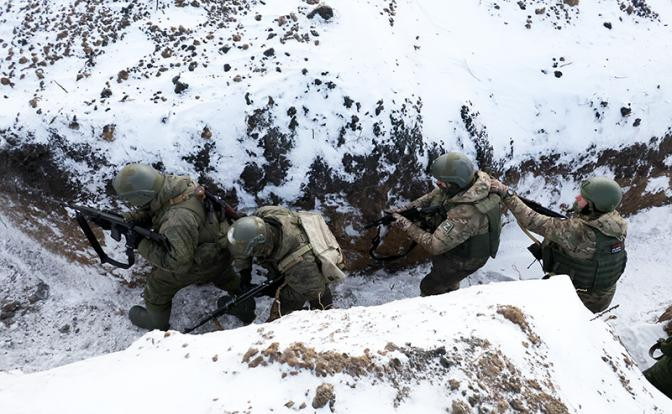 Tuy nhiên, Quân đội Ukraine đã tổ chức phản công gần “Nhà hàng Sa hoàng” bị Quân đội Nga chiếm đóng ngày hôm qua ở phía nam Avdiivka và giành lại thành công diện tích khoảng 200 mét.