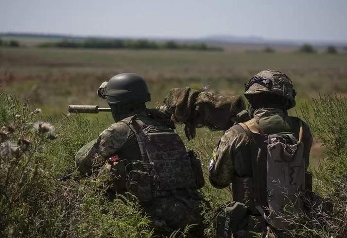 Về lâu dài, việc quân Ukraine để mất Ugledar, còn tước đi cơ hội tiến tới biển Azov - tới Mariupol của họ; đồng thời mất điểm chốt này sẽ là cơ hội để quân đội Nga tiến sâu vào phía nam Donetsk, bắc Zaporizhia, khi phía sau Ugledar đều là thảo nguyên bằng phẳng, khó cho phòng thủ và dễ cho tấn công. (Nguồn ảnh: CNN, Reuters, Topwar, Sputnik).