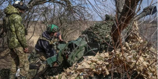 Khi quân Nga bắt đầu tiến vào từ phía tây nam và đông nam ngôi làng Arkhanhel's'ke, quân Ukraine có thể sẽ buộc phải rút lui khỏi khu vực đông dân cư giữa làng, để ngăn chặn hai cánh bị bao vây và cắt đứt hậu cần.