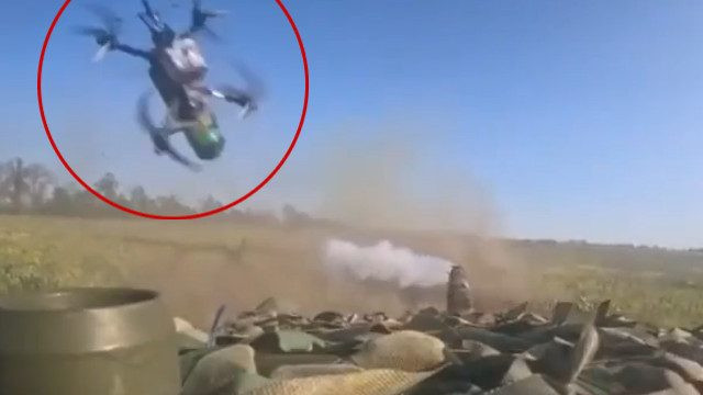 Ngoài ra, Bugai còn khoe loại đạn súng 40 mm theo chuẩn NATO mà quân Nga thu được của Quân đội Ukraine, hiện đang được họ sử dụng để tấn công quân Ukraine. "Chúng tôi đang trả lại những gì họ sử dụng chống lại chúng tôi", anh ta nói.