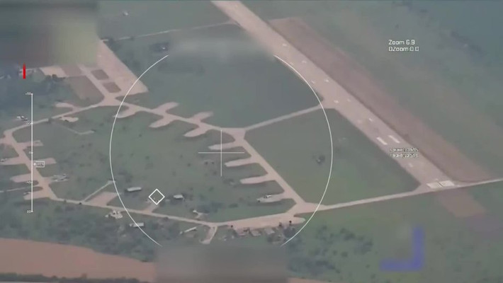 Đầu tháng 7 năm nay, Quân đội Nga đã tiêu diệt thành công 5 máy bay chiến đấu Su-27 tại sân bay Mirgorod ở Poltava Oblast, Ukraine, khi tận dụng cơ hội các máy bay chiến đấu này tiếp nhiên liệu trên đường băng sân bay. Ngoài ra, do phi hành đoàn và nhân viên mặt đất phối hợp với nhau khi tiếp nhiên liệu trên đường băng, nếu máy bay chiến đấu bị tấn công thì phi hành đoàn và nhân viên kỹ thuật mặt đất cũng sẽ có thể bị tiêu diệt.
