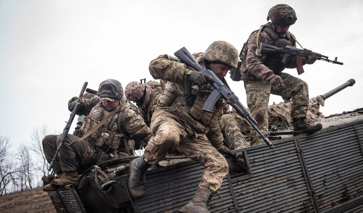 Để ổn định tình hình chiến trường, Quân đội Ukraine phải cân nhắc điều động lực lượng dự bị từ các khu vực khác để tăng viện cho mặt trận Donbass, nhưng điều này cũng đồng nghĩa với việc các khu vực khác có thể phải đối mặt với mối đe dọa từ quân Nga.