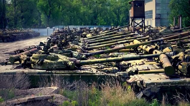 Thứ hai, cung cấp cho quân đội các nước thuộc khối Warszawa và các nước đồng minh khác của Liên Xô. Thứ ba là xuất khẩu ra thị trường quốc tế. Và thứ tư, một phần không nhỏ xe tăng sản xuất ra, được chuyển đến cơ sở dự trữ, để làm vũ khí dự trữ chiến lược cho Thế chiến ba.