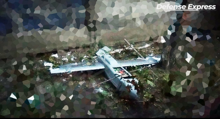 Còn các nguồn tin của Nga không cung cấp bất kỳ thông tin nào về loại UAV mới, họ chỉ nhắc lại thông tin trên các ấn phẩm của Ukraine, nhưng Bộ Quốc phòng Nga không tiết lộ thông tin về loại UAV mới; rất có thể là loại UAV mới đang trong giai đoạn thử nghiệm thực chiến. (Nguồn ảnh: Defence-ua, Topwar, CNN).